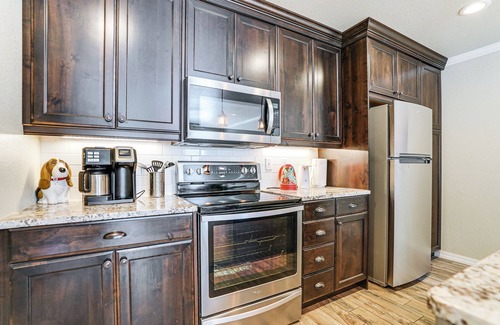 Amarillo House | Fenced Yard: Modern Barndominium in Amarillo!