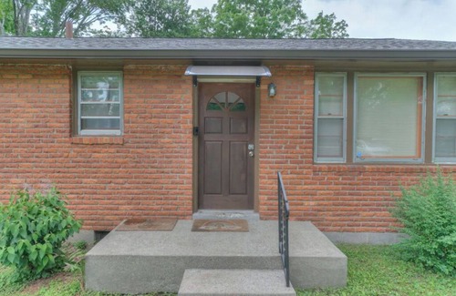 Murfreesboro House | Fenced yard, pet friendly, strong wifi. Near MTSU, food and shopping.