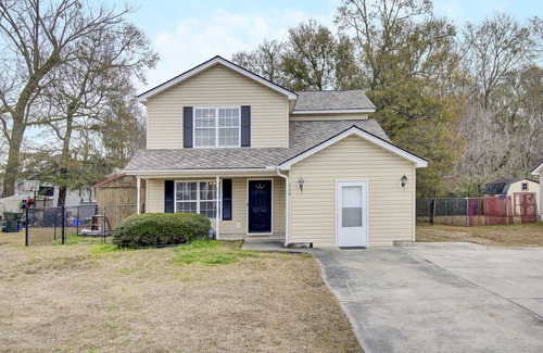 Goose Creek House | Fenced Yard & Pet Friendly: Navy Base + Charleston
