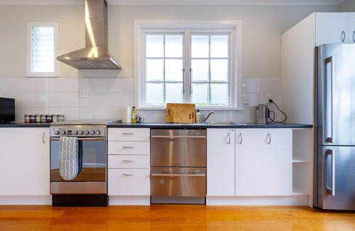 Merivale House | Fendalton Comfort Stylish and Convenient with Carpark