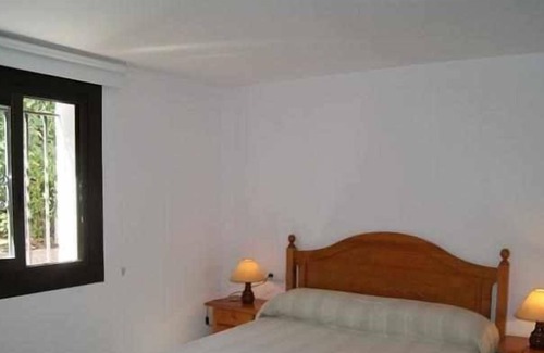 Llanca Apartment | Fener de Baix 83 House with garden and sea views