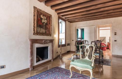 San Marco Apartment | Fenice Double Canal view by LionHost