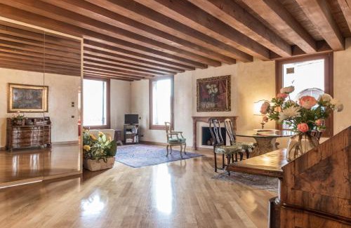 San Marco Apartment | Fenice Double Canal view by LionHost