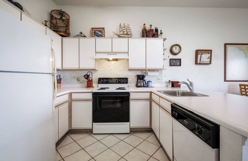 Cedar Key Condo | Fenimore Mill 8D - Boat Parking, Pool & Hot Tub!