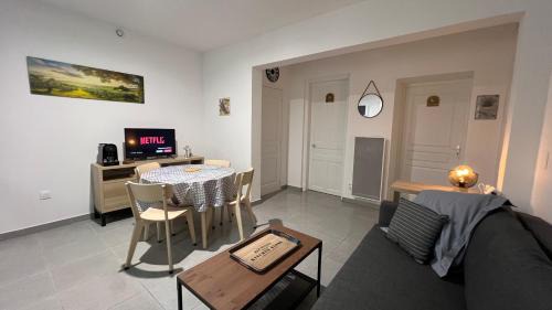 Pierrelatte Apartment | Fenix Appartement T2 40 M2 cosy RDC plein centre ville
