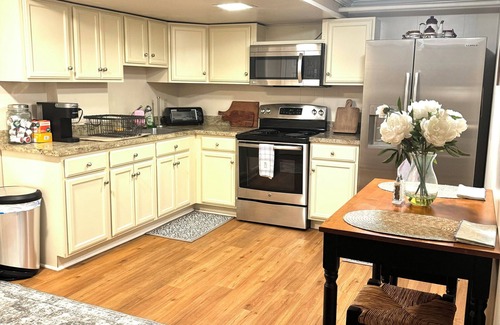 Boonsboro Apartment | Ferguson Ferry Retreat- 1 bedroom 1 bathroom apartment. Private Entrance!