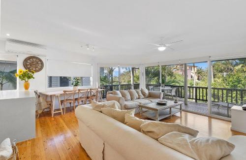 Sunshine Beach House | Ferguson St The Beach House Cosy Cottage with Pool