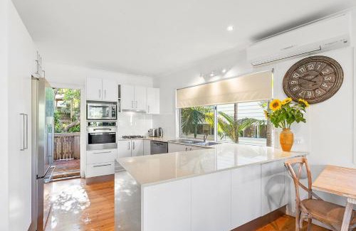 Sunshine Beach House | Ferguson St The Beach House Cosy Cottage with Pool