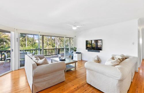 Sunshine Beach House | Ferguson St The Beach House Cosy Cottage with Pool