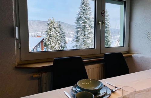 Kirschhausen Apartment | Ferienwohnung mit Talblick für Monteure