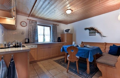 Ramsau House | Ferienwohnung Nr. 2, 1-2 Personen, 54 qm, Dusche/WC, Terrasse, TV, W-LAN, 1 Schlafzimmer, Erdgeschoss
