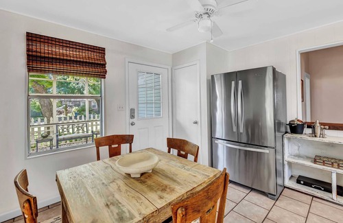 Fredericksburg House | Ferien Haus - Hot Tub, Fire Pit & Walk to Main St