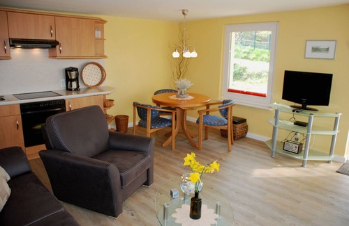 Seedorf Apartment | Ferienapparetement Neuensiener See - Holiday apartments under a thatched roof with
