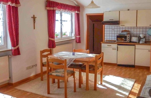 Ruhstorf Apartment | Feriendomizil in ruhiger Lage mit Balkon & Ausblick in die Ferne