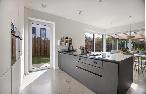 Buchholz in der Nordheide House | Ferienhaus 'Architektenhaus' mit privatem Pool, WLAN und Klimaanlage