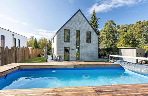Buchholz in der Nordheide House | Ferienhaus 'Architektenhaus' mit privatem Pool, WLAN und Klimaanlage