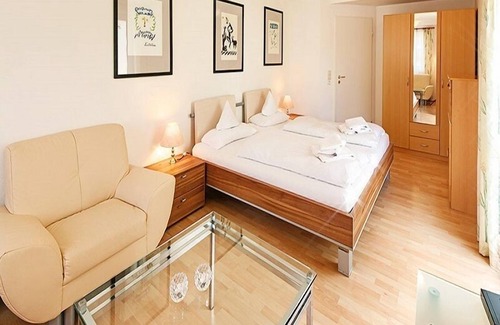 Bad Bellingen Apartment | Ferienhaus (3 Ferienwohnungen), 6 Schlafzimmer, Terrasse, 3 Badezimmer, max. 11 Personen