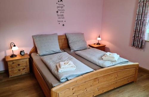 Riedenburg House | Ferienhaus am Bach