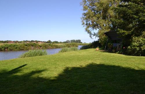 Suurhusen House | Ferienhaus am Wasser (Knockster Tief)