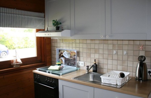 Fedderwardersiel House | Ferienhaus Banno's Kajüte - Ferienhaus, Dusche, WC, 2 Schlafräume