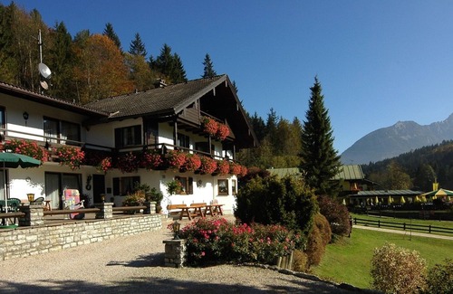 Bischofswiesen Apartment | Ferienhaus bis 2 Pers., ca. 45 m², 1 Schlafzimmer, Wohnküche, Terrasse, Zustellbett auf Anfrage