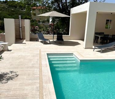 Murter House | Ferienhaus FILI Insel Murter mit privaten Pool und großer Terrasse