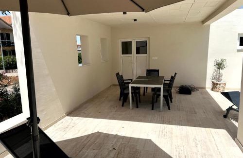 Murter House | Ferienhaus FILI Insel Murter mit privaten Pool und großer Terrasse