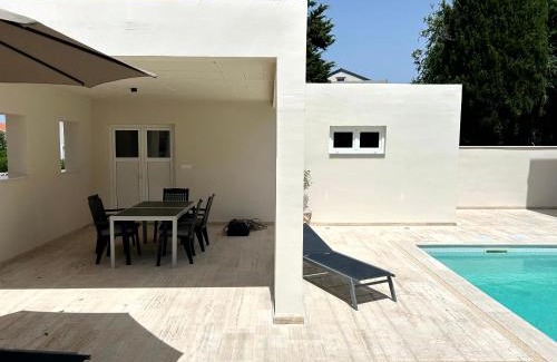 Murter House | Ferienhaus FILI Insel Murter mit privaten Pool und großer Terrasse