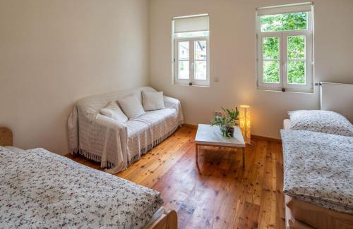 Neunkirchen-Seelscheid Apartment | Ferienhaus im Fachwerkhof 'Haus in Bewegung'