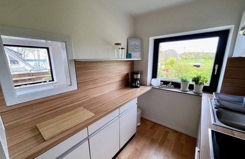 Gluecksburg House | Ferienhaus in Strandnähe mit Etwas Meerblick, Balkon, Loggia, Garten in Meierwik