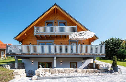 Vorauf House | Ferienhaus Megumi, 160m², 4 Schlafzimmer, 3 Bäder, Max. 8 Pers., Balkon, Wlan