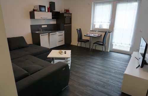 Saaldorf Condo | Ferienhaus mit 6 Apartments, Terrasse und Blick auf den Stausee