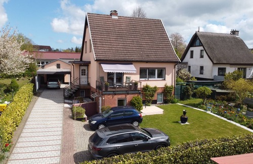 Kroepelin House | Ferienhaus mit Bungalow am Wedenberg
