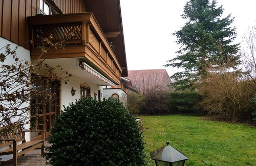 Bad Birnbach Apartment | Ferienhaus mit gemütlicher Ausstattung, Wintergarten und Garten