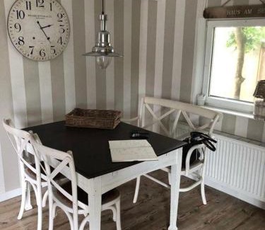 Onderdijk Apartment | Ferienhaus Tami direkt am Wasser mit eigenem Bootsanlegesteiger