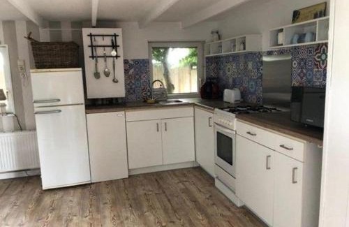 Onderdijk Apartment | Ferienhaus Tami direkt am Wasser mit eigenem Bootsanlegesteiger