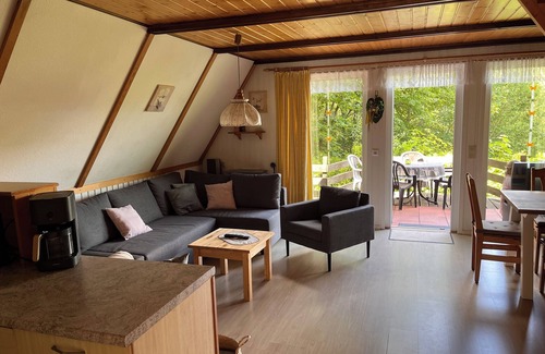 Bad Arolsen House | Ferienpark Twistesee, cozy vacation home with sunbathing lawn and lake view