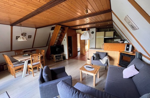 Bad Arolsen House | Ferienpark Twistesee, cozy vacation home with sunbathing lawn and lake view