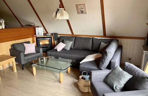Bad Arolsen House | Ferienpark Twistesee, cozy vacation home with sunbathing lawn and lake view