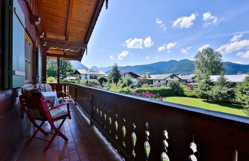 Unterschonau Apartment | Ferienwohnung 1 bis 4 Personen, 70 qm, 2 separate Schlafzimmer, Bad mit Badewanne und Dusche, Balkon