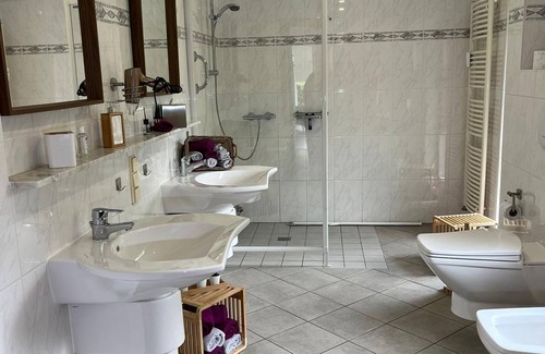 Losheim am See Apartment | Ferienwohnung Göttert Haus Erika - Appartement/fewo, Dusche, WC