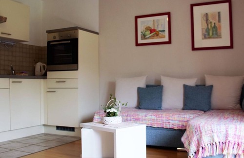Frasdorf Apartment | Ferienwohnung 1-3 Personen, 55 qm, Süd-Ostbalkon, 1 Schlafzimmer, Wohnküche, SAT-TV