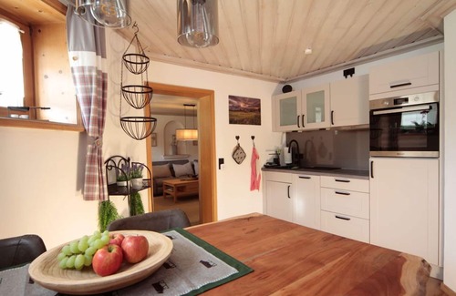 Bischofswiesen Apartment | Ferienwohnung 1- 4 Personen, 80 Qm², 1sz, Wsz, Halbsouterrainwohnung, Terrasse