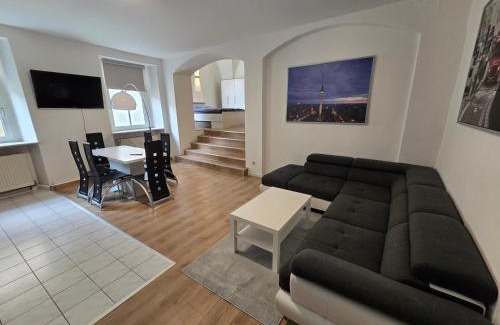 Zittau Apartment | FERIENWOHNUNG 77m2 APARTMENT 2 RAUM WOHNUNG im ZITTAUER STADTZENTRUM INNENSTADT INNENRING TOP LAGE MARKT UND RATHAUS NÄHE