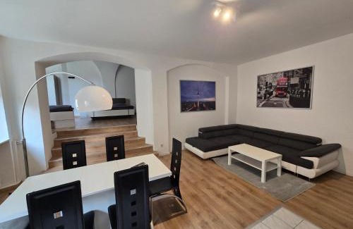 Zittau Apartment | FERIENWOHNUNG 77m2 APARTMENT 2 RAUM WOHNUNG im ZITTAUER STADTZENTRUM INNENSTADT INNENRING TOP LAGE MARKT UND RATHAUS NÄHE