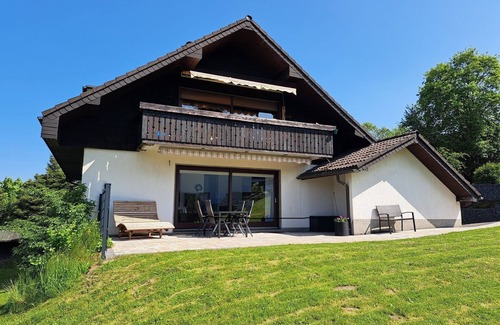 Wiemeringhausen Apartment | Ferienwohnung, 80 qm, 2 Schlafzimmer, Terrasse mit Garten, Max. 4 Personen