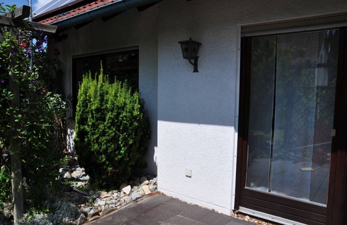 Ebenweiler Apartment | Ferienwohnung, 85qm, barrierefrei, Garten, 2 Schlafzimmer, max 4 Erw. und 2 Kinder