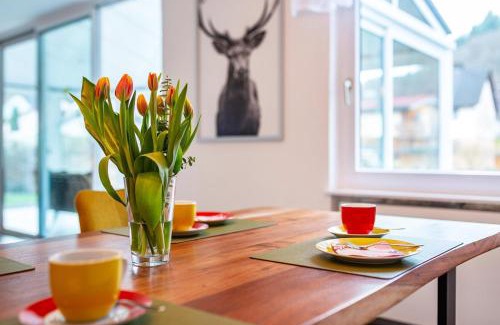 Calmbach Apartment | Ferienwohnung am Enzufer mit Wintergarten Bad Wildbad im Schwarzwald