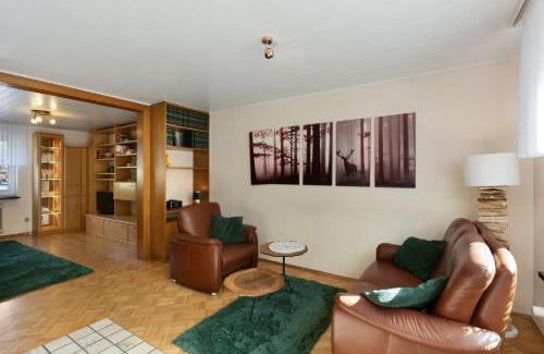 Grefrath Apartment | Ferienwohnung am Hügel