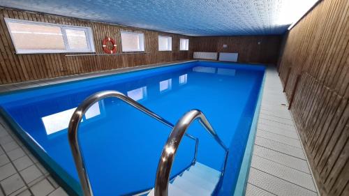 Gernsbach Apartment | Ferienwohnung am Waldsee mit Schwimmbad